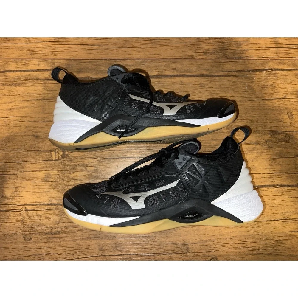 Mizuno Women's Wave Momentum Volleyball Shoes Black, Size 10/41 NWOB